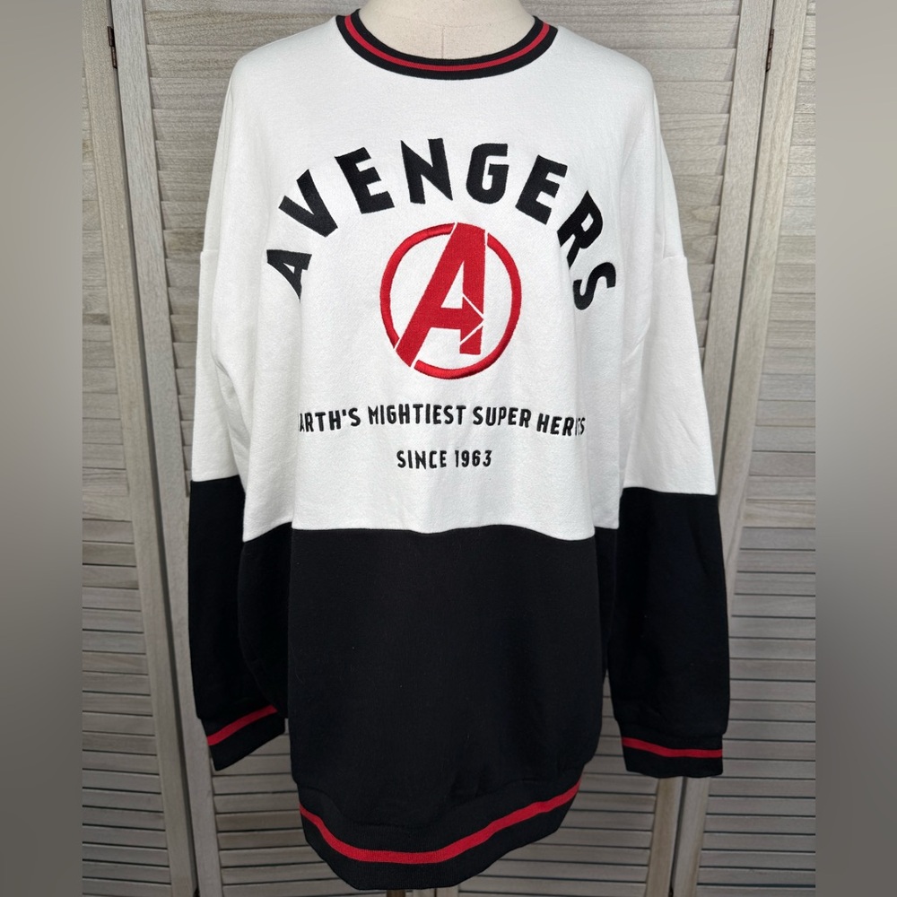 OUR UNIVERSE Marvel Avengers Two Tone Crewneck Sweatshirt-Large